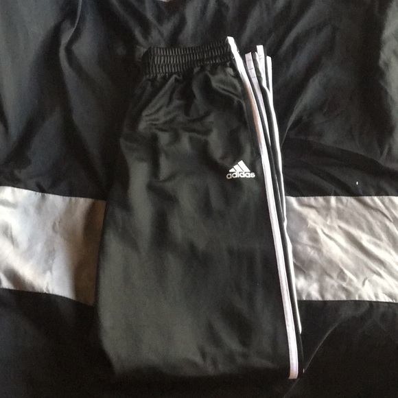Adidas Black/white sweats XL BOYS/fit SM in women - Picture 4 of 4